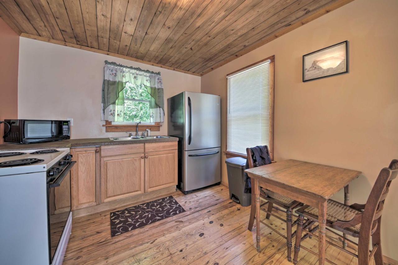 Pet-Friendly Cottage With Fire Pit - 3 Mi To Siu! Carbondale Eksteriør billede