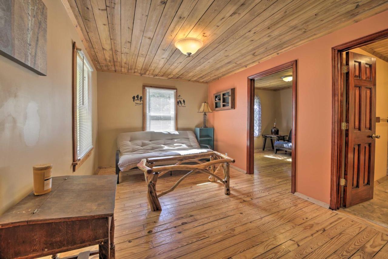 Pet-Friendly Cottage With Fire Pit - 3 Mi To Siu! Carbondale Eksteriør billede