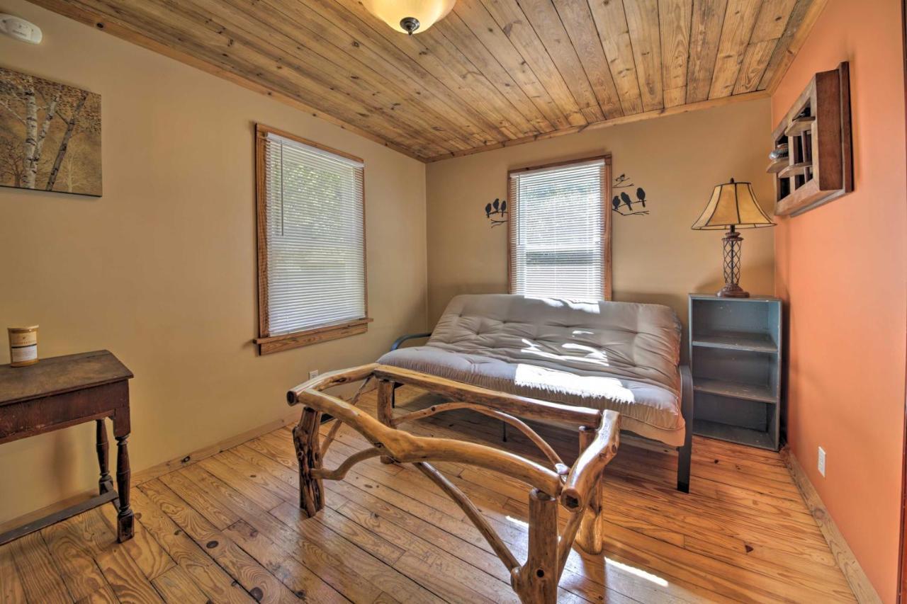 Pet-Friendly Cottage With Fire Pit - 3 Mi To Siu! Carbondale Eksteriør billede