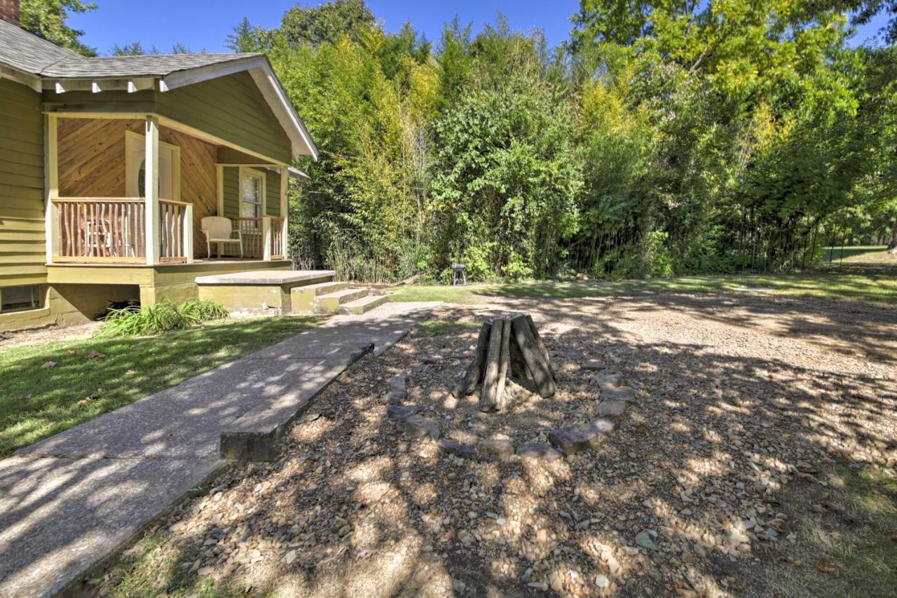 Pet-Friendly Cottage With Fire Pit - 3 Mi To Siu! Carbondale Eksteriør billede