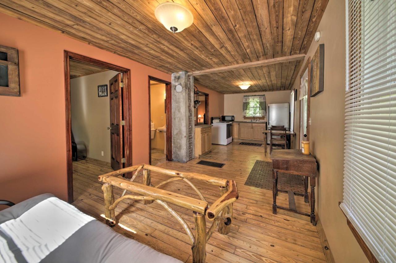 Pet-Friendly Cottage With Fire Pit - 3 Mi To Siu! Carbondale Eksteriør billede