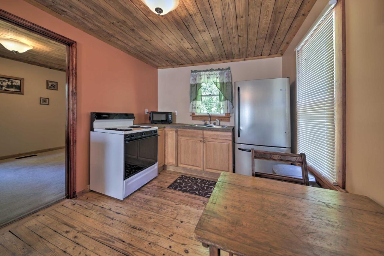 Pet-Friendly Cottage With Fire Pit - 3 Mi To Siu! Carbondale Eksteriør billede