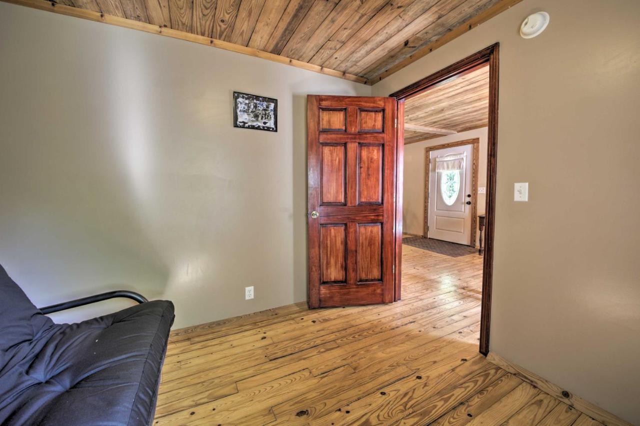 Pet-Friendly Cottage With Fire Pit - 3 Mi To Siu! Carbondale Eksteriør billede